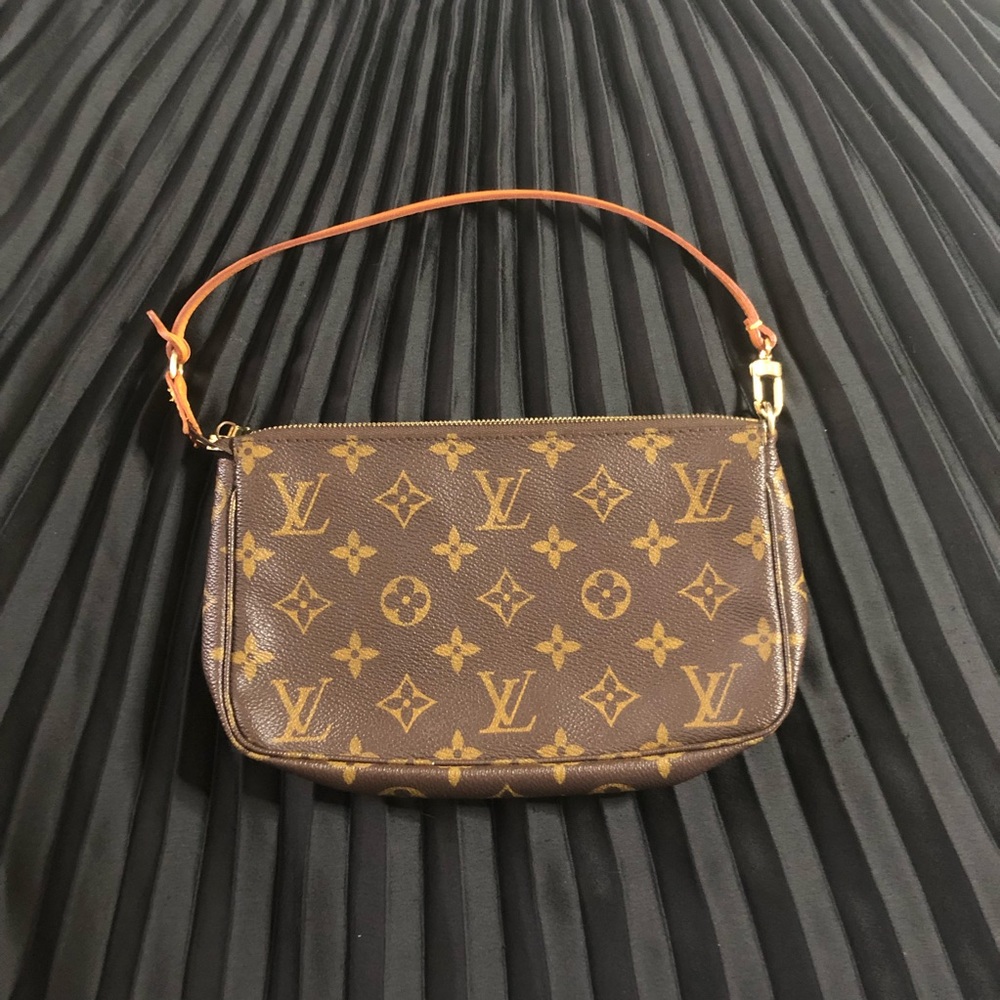 Authentic Vintage Louis Vuitton Monogram Pochette